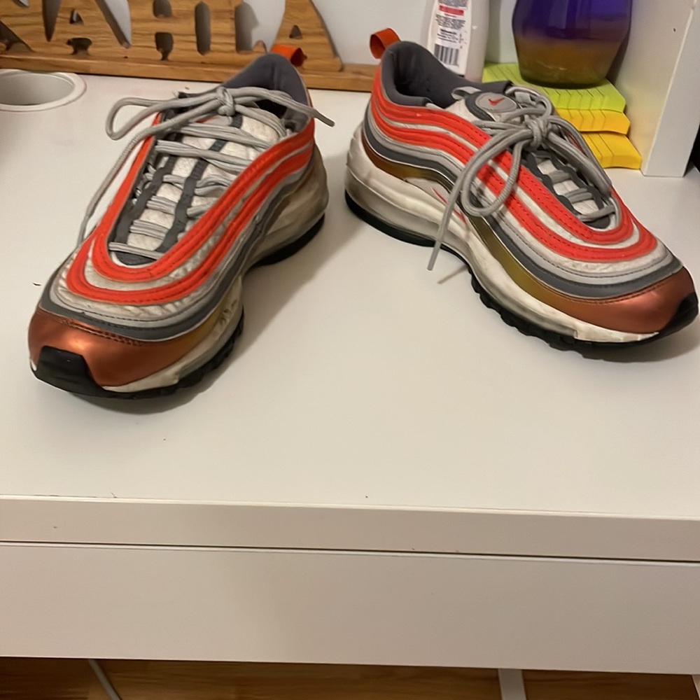 Air Maxs - Picture 4 of 4